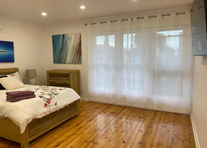 Beautiful 3 Bedrooms Bnb Between Airport And Sea