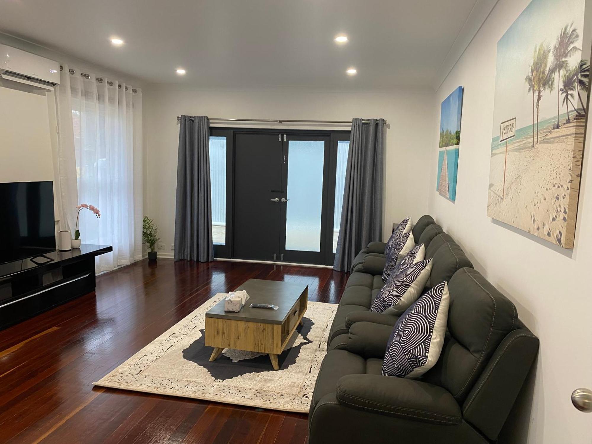 Holiday home Beautiful 3 Bedrooms Between Airport And Sea Cheltenham