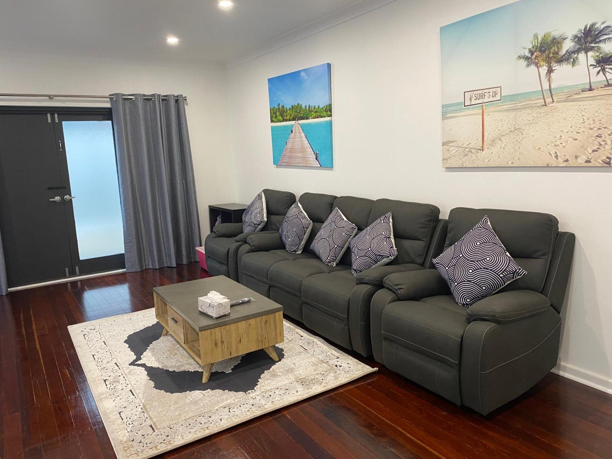 Beautiful 3 Bedrooms Between Airport And Sea *