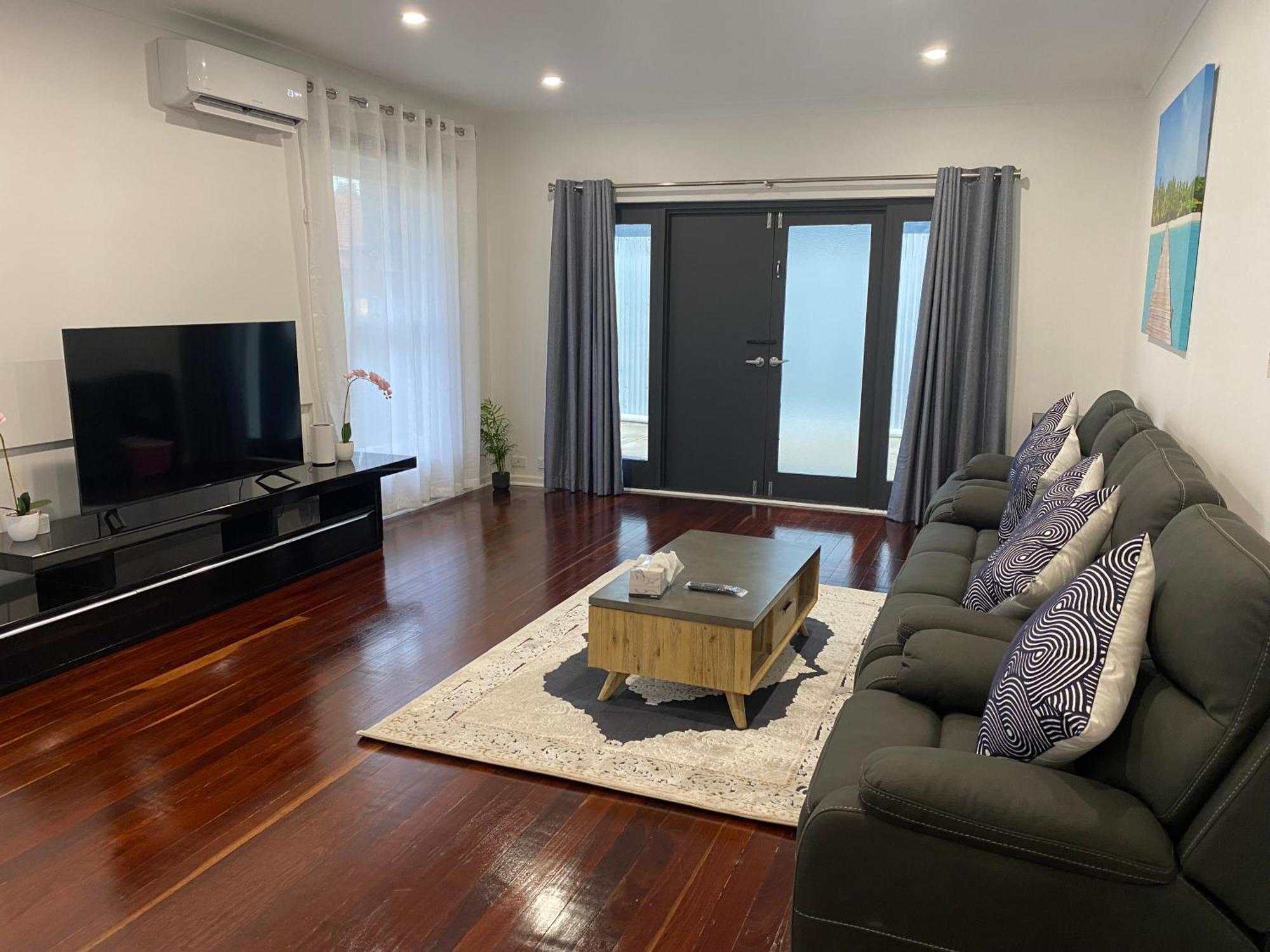 Beautiful 3 Bedrooms Between Airport And Sea Cheltenham