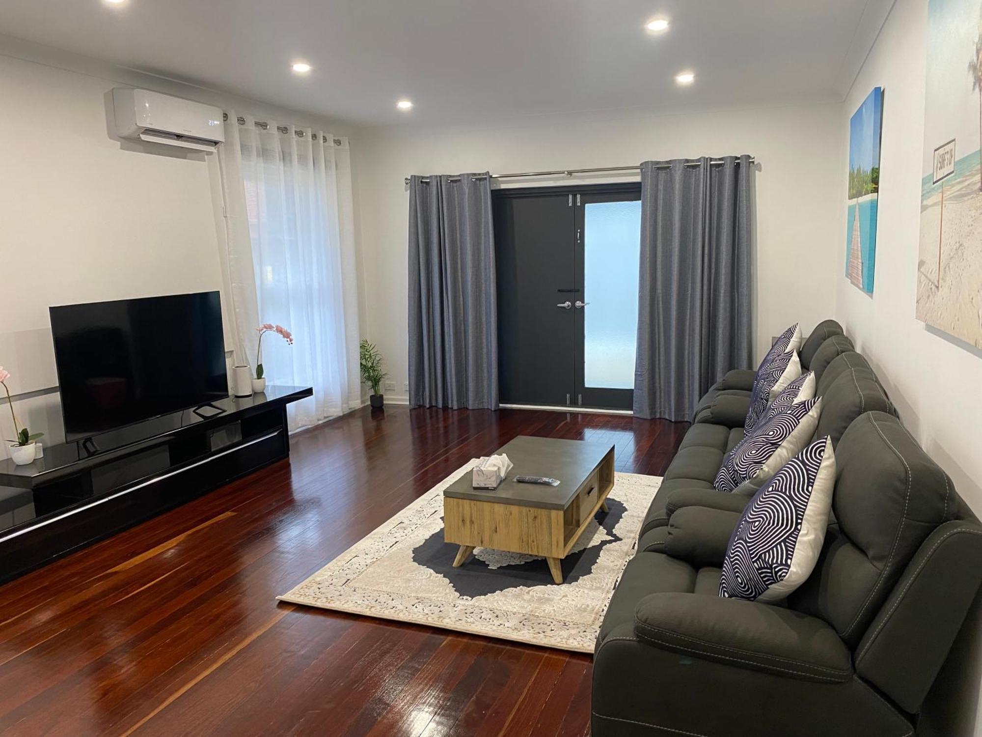 Beautiful 3 Bedrooms Between Airport And Sea Cheltenham