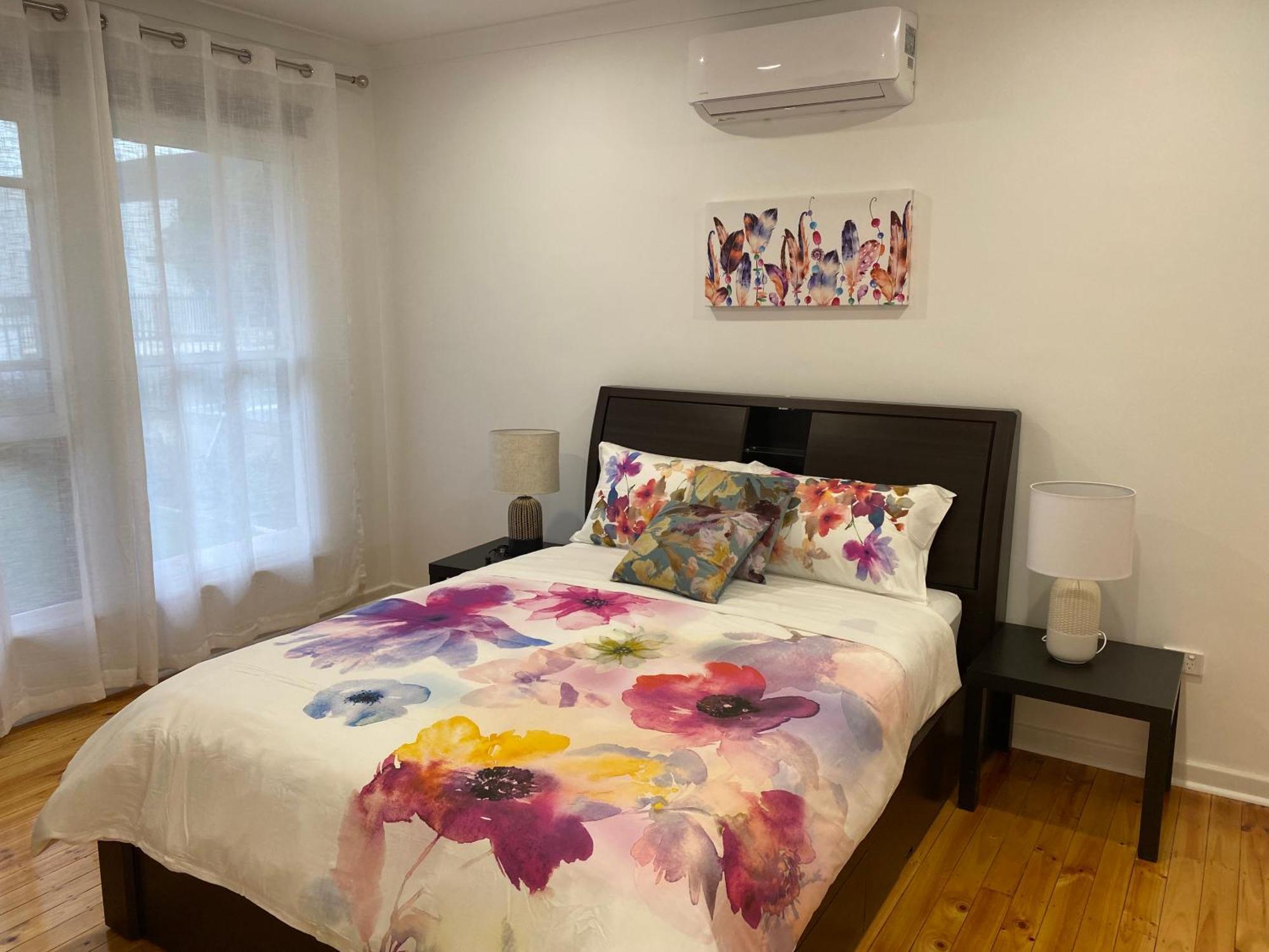Beautiful 3 Bedrooms Between Airport And Sea Holiday home Cheltenham