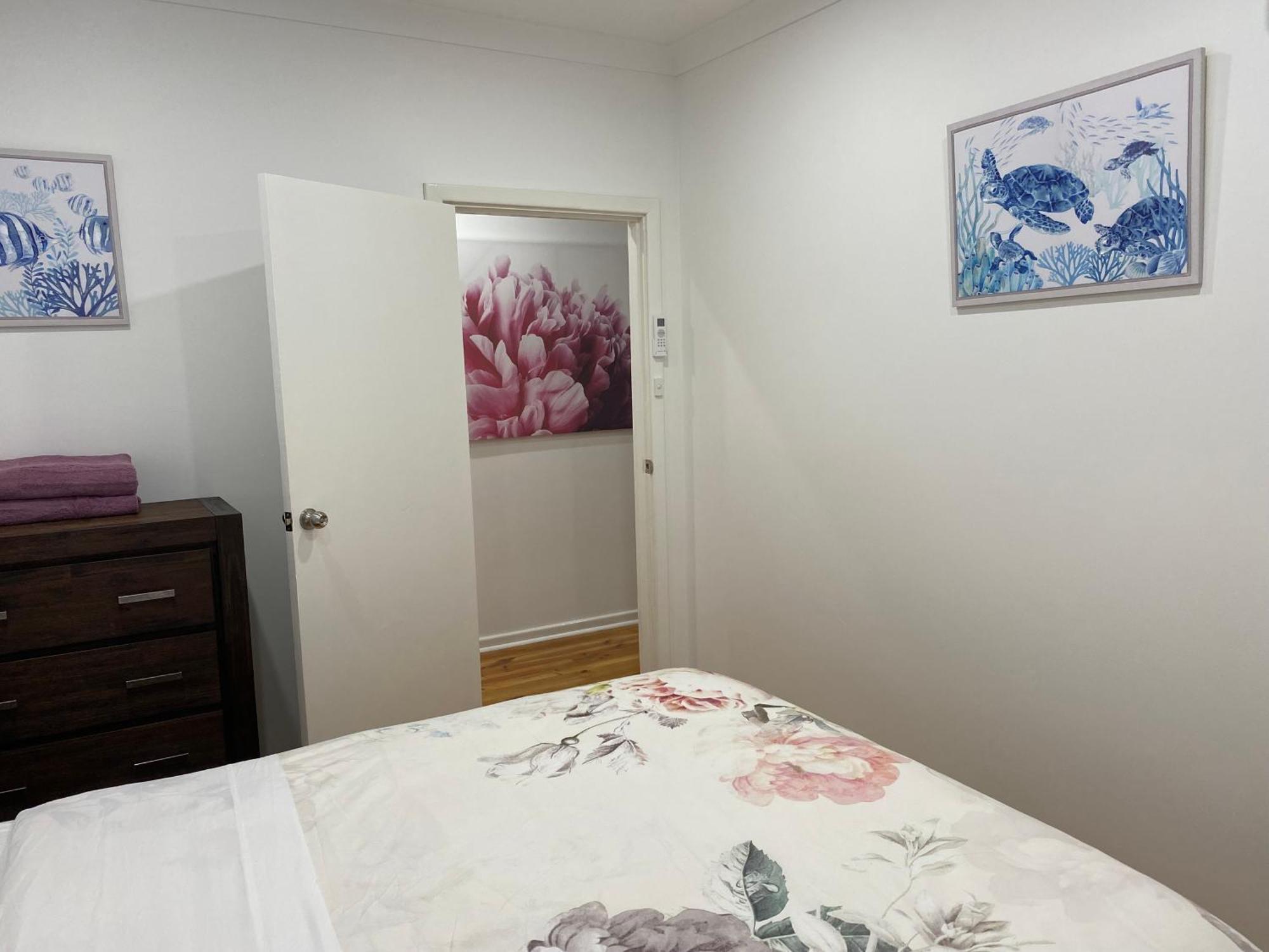 Beautiful 3 Bedrooms Between Airport And Sea Holiday home Cheltenham