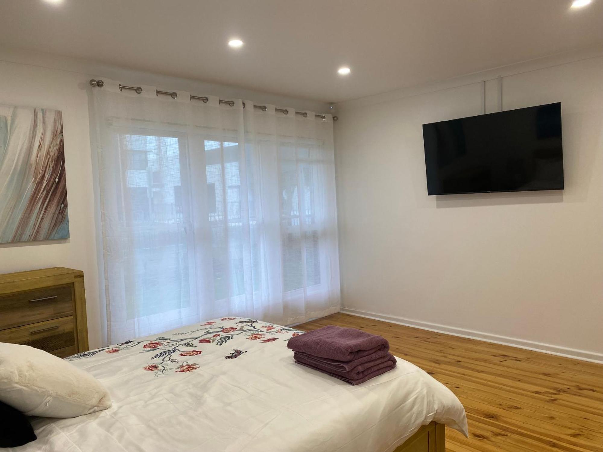 Beautiful 3 Bedrooms Between Airport And Sea Cheltenham